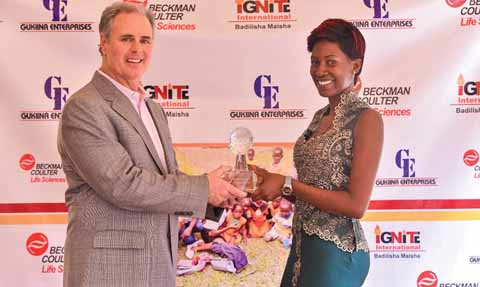 HACT caregiver Philisiwe Magoso tending to a patient in the Respite Unit.