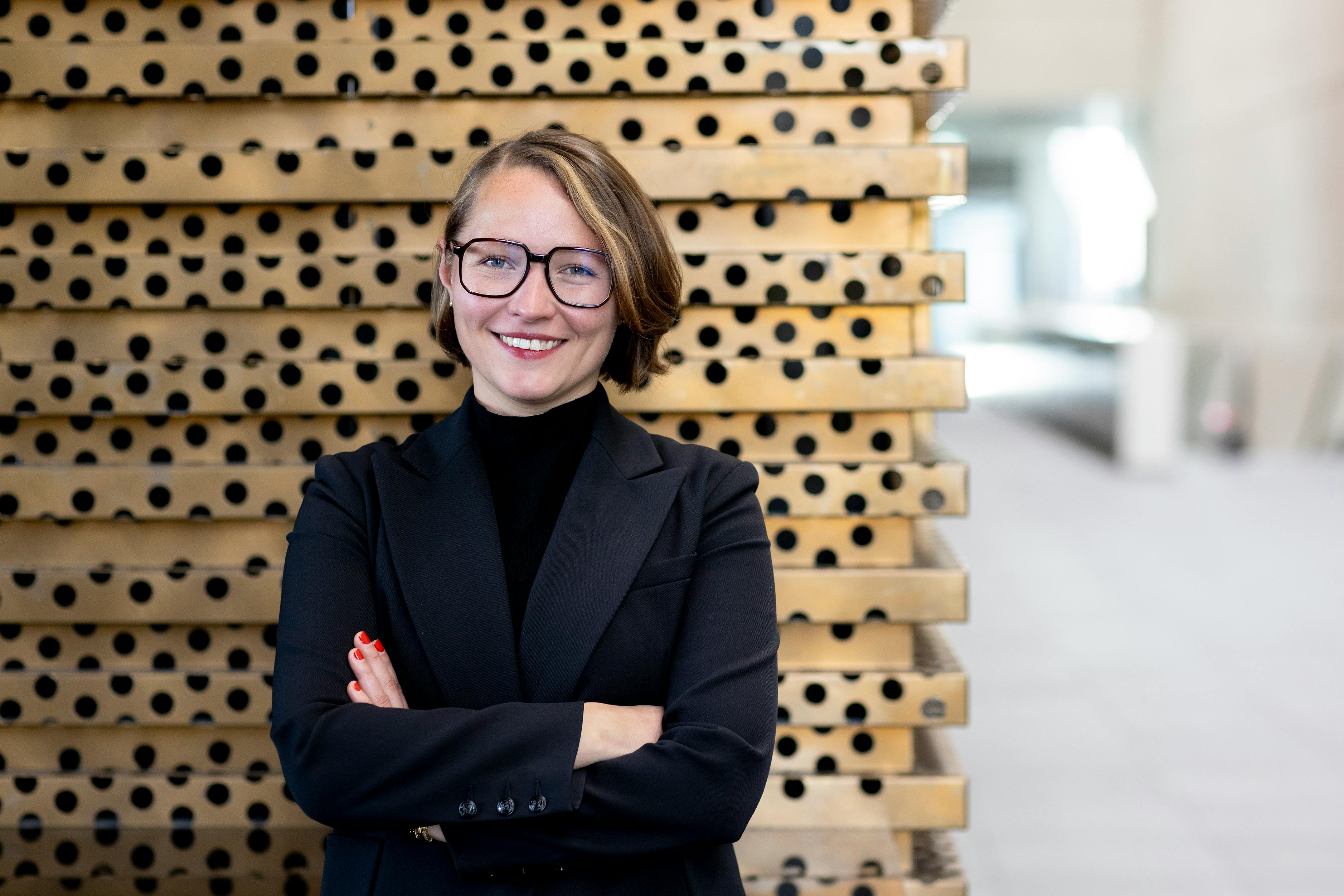 69eba4e04cbbf6d35bcff33f Portrait Carmen Berger By Andreas Wiese